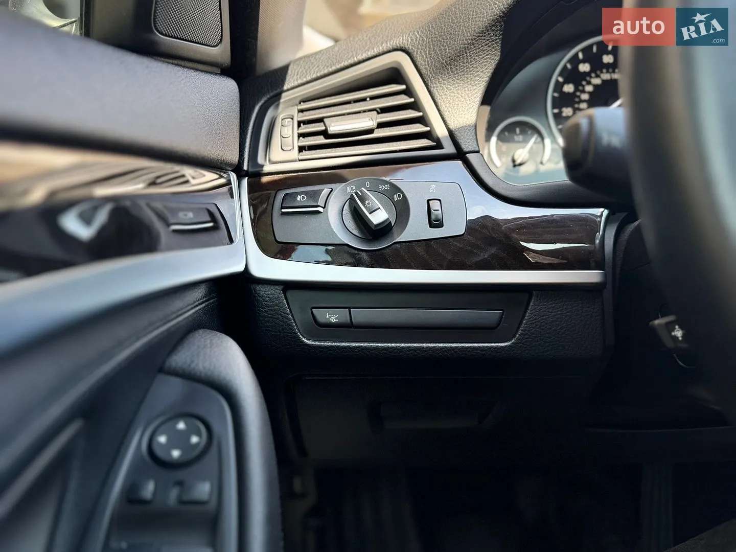 2012 BMW 5er - мініатюра 11