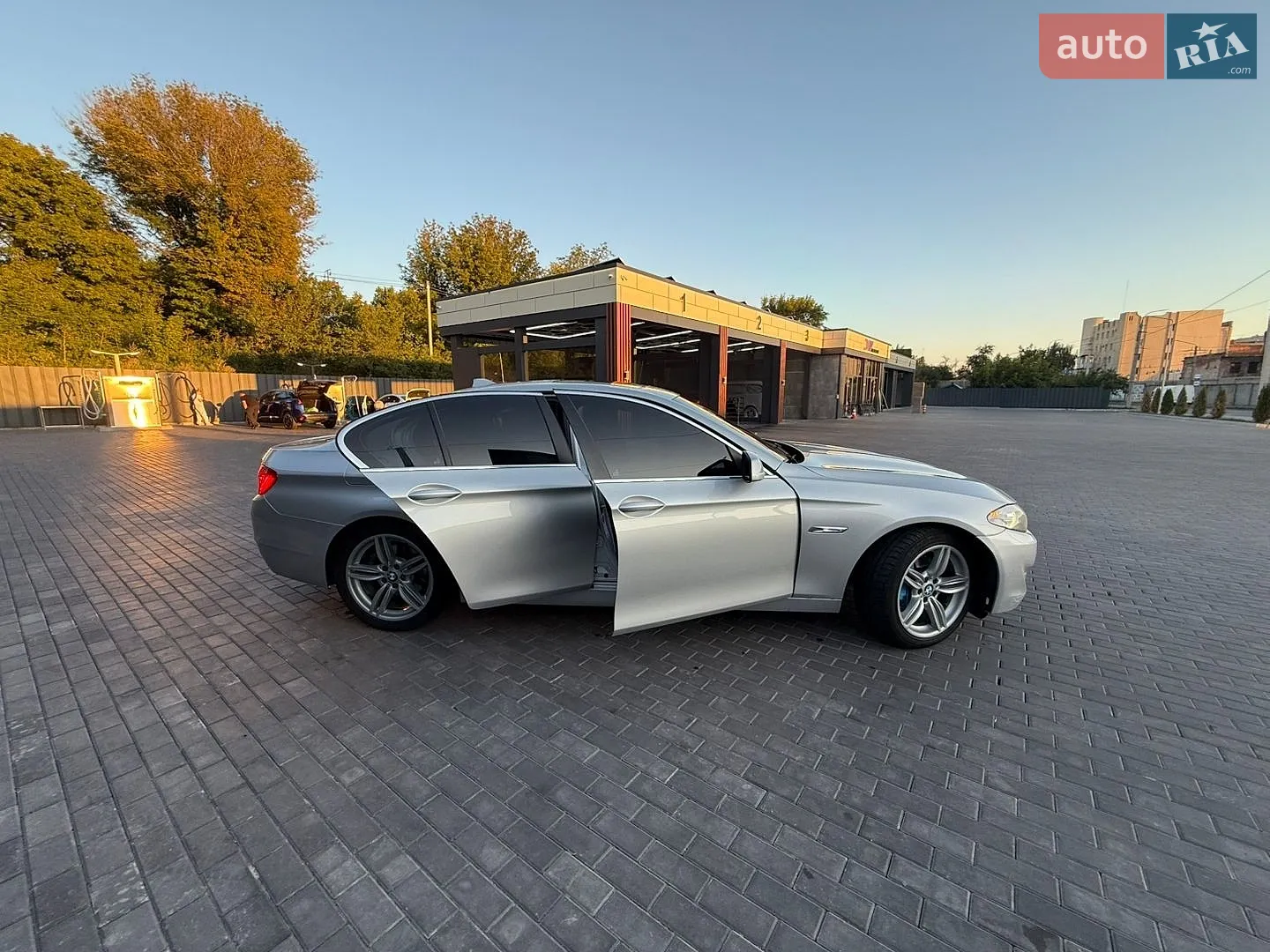 2011 BMW 5er - мініатюра 3