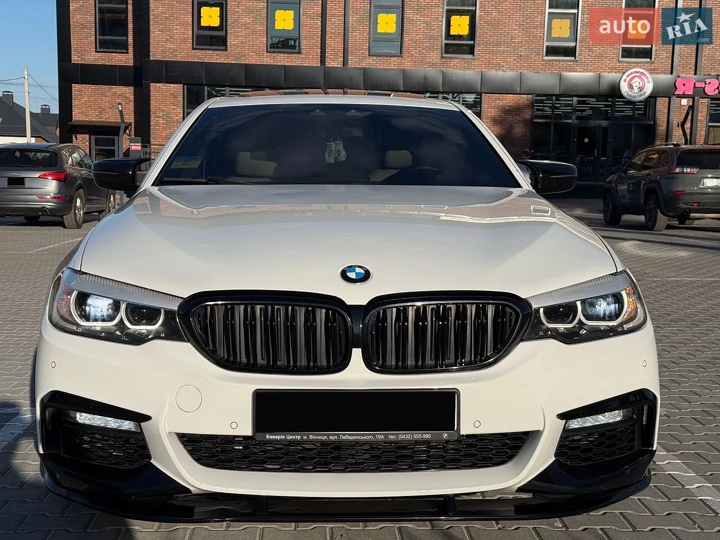 BMW 5 Series 2018 VIN WBAJA5C53KWW16956 фото оголошення 2 з 45