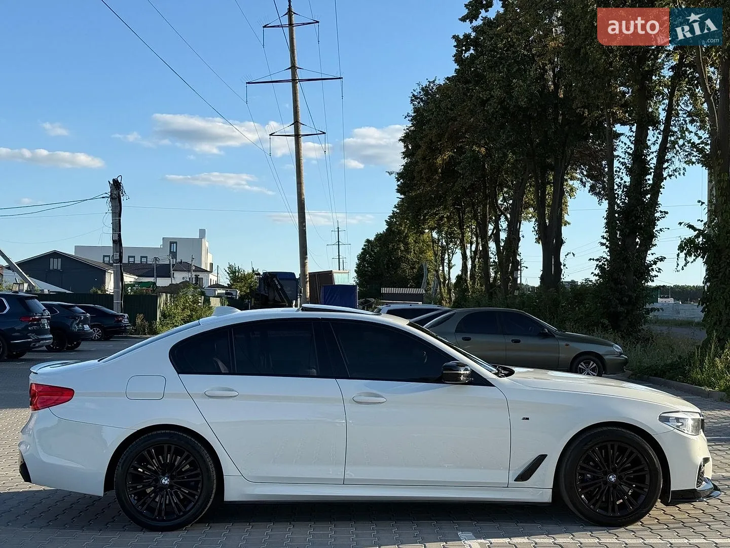 BMW 5 Series 2018 VIN WBAJA5C53KWW16956 фото оголошення 7 з 45