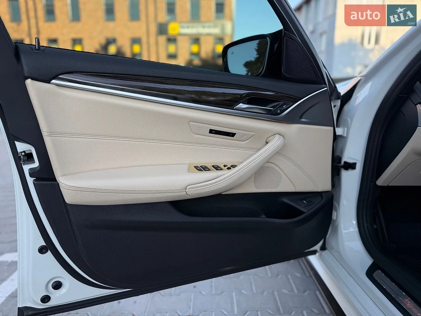 BMW 5 Series 2018 VIN WBAJA5C53KWW16956 фото оголошення 20 з 45