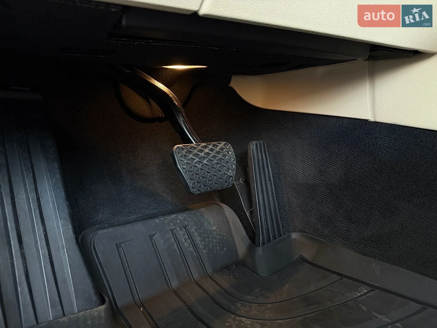 BMW 5 Series 2018 VIN WBAJA5C53KWW16956 фото оголошення 24 з 45