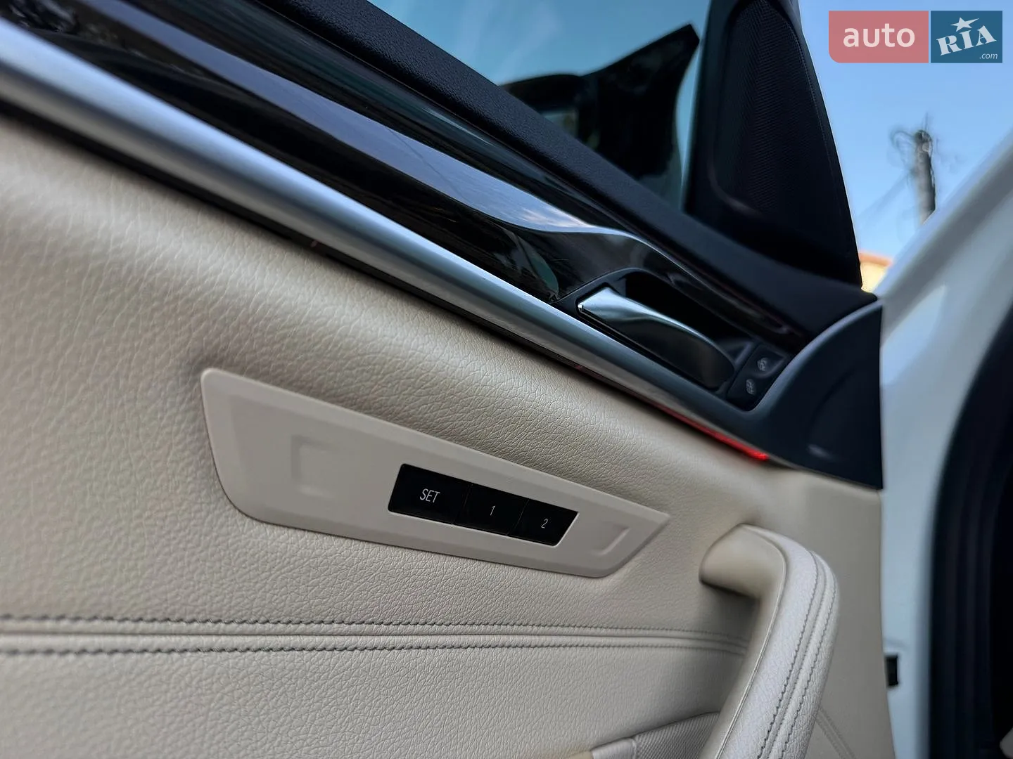 BMW 5 Series 2018 VIN WBAJA5C53KWW16956 фото оголошення 28 з 45