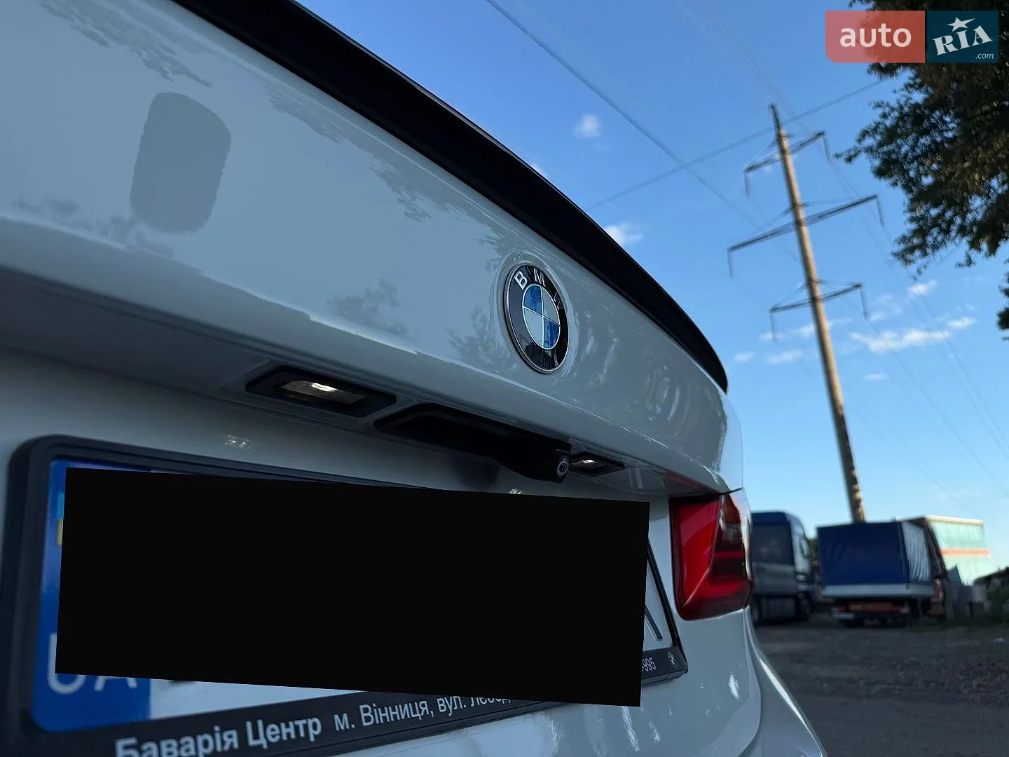 BMW 5 Series 2018 VIN WBAJA5C53KWW16956 фото оголошення 42 з 45
