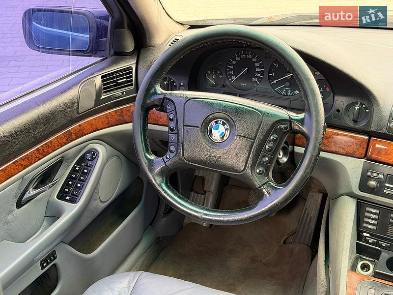 Седан BMW 5 Series 2001 в Ровно