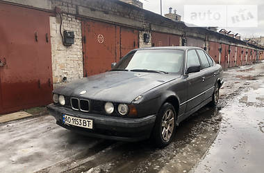 Седан BMW 520 1991 в Киеве