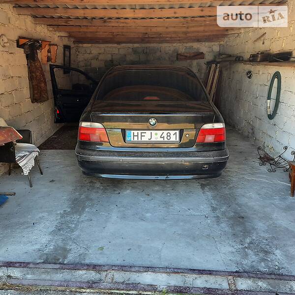 BMW 523