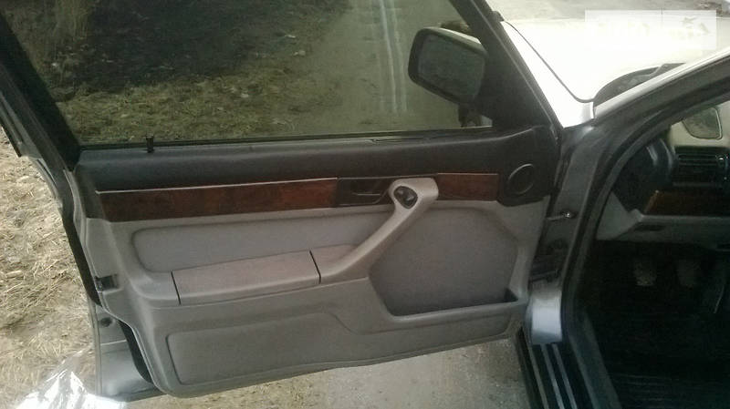 Седан BMW 7 Series 1992 в Полонном