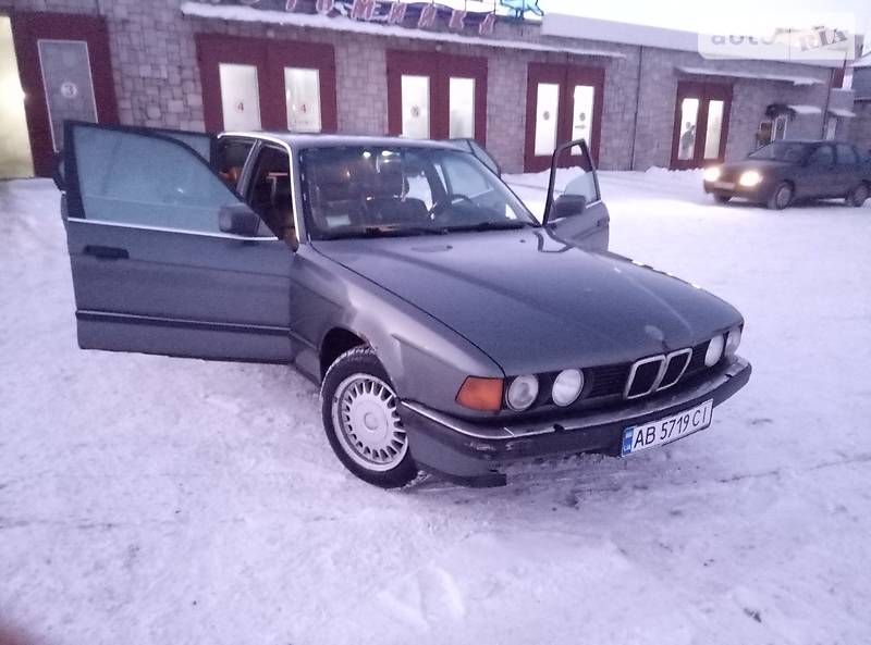 Седан BMW 7 Series 1989 в Виннице