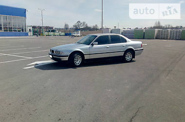 Седан BMW 7 Series 2000 в Луцке