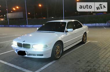 Седан BMW 7 Series 1995 в Киеве