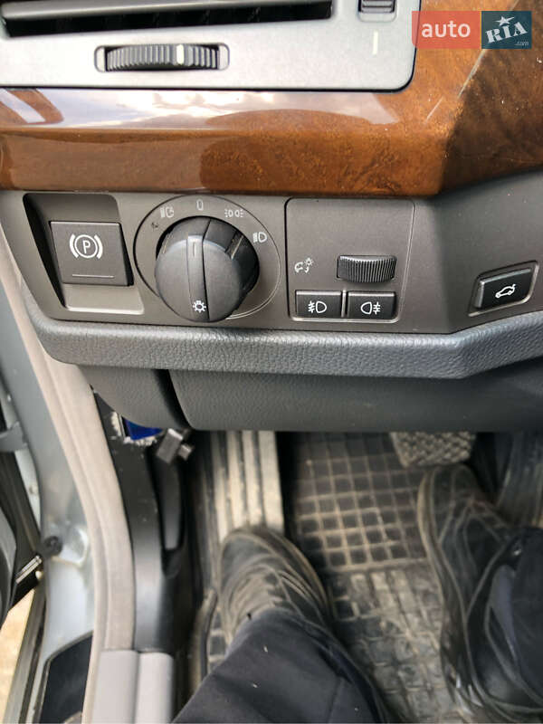 Седан BMW 7 Series 2002 в Львові