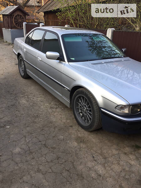 Седан BMW 7 Series 2001 в Чернівцях
