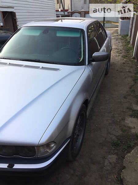 Седан BMW 7 Series 2001 в Чернівцях