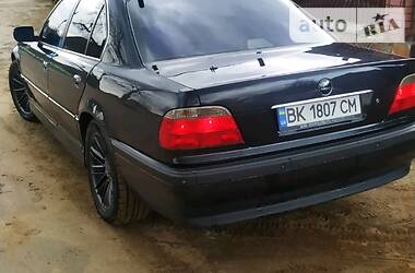 Седан BMW 7 Series 2001 в Рокитном