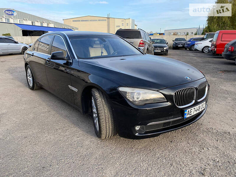 Седан BMW 7 Series 2010 в 