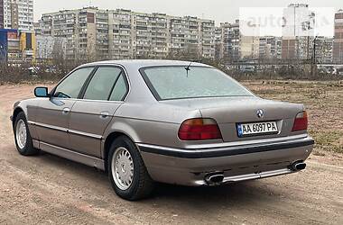 Седан BMW 7 Series 1995 в Киеве