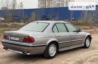 Седан BMW 7 Series 1995 в Киеве