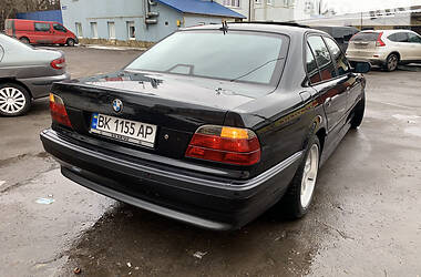 Седан BMW 7 Series 2000 в Рівному