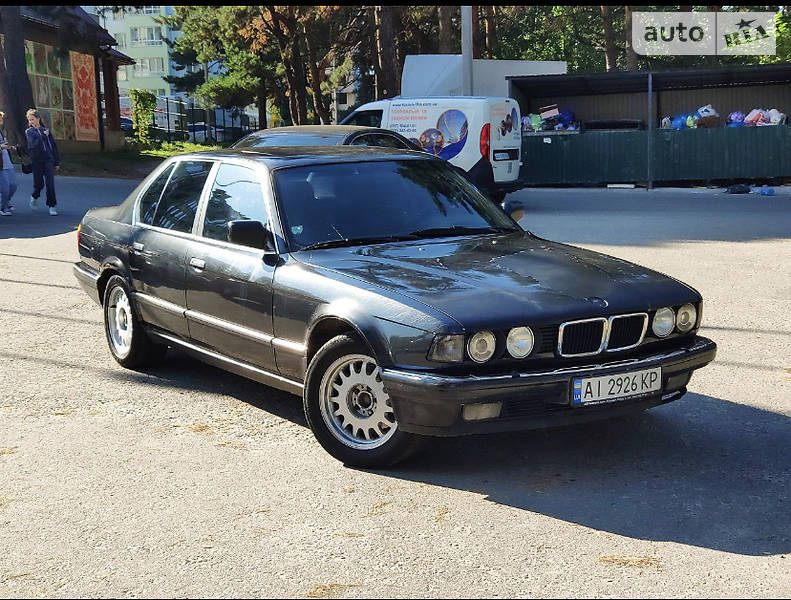 Седан BMW 7 Series 1992 в Обухове