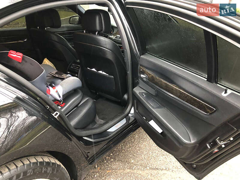 Седан BMW 7 Series 2012 в Черкасах