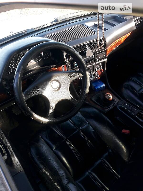 Седан BMW 7 Series 1987 в Одессе