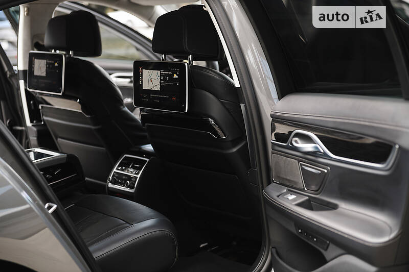 Седан BMW 7 Series 2021 в Ужгороде