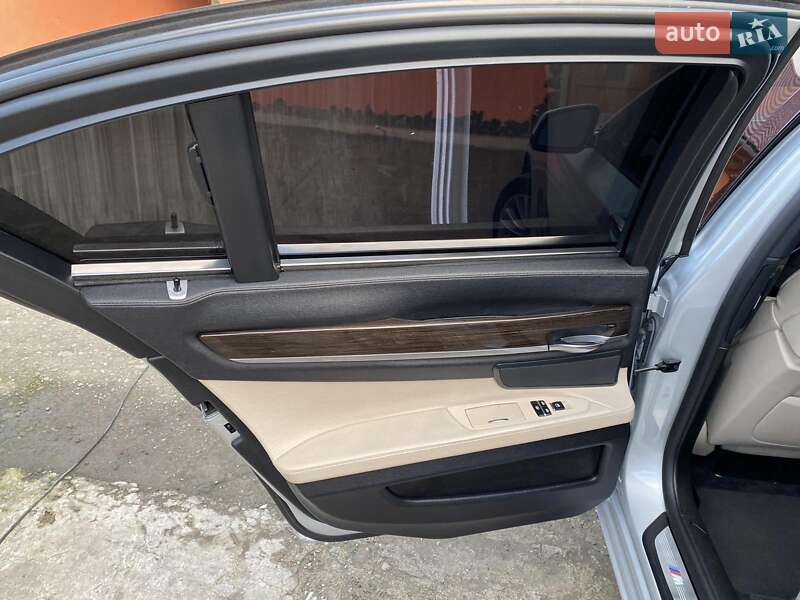 Седан BMW 7 Series 2011 в Рахові