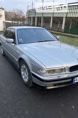 Седан BMW 7 Series 2000 в Снятине