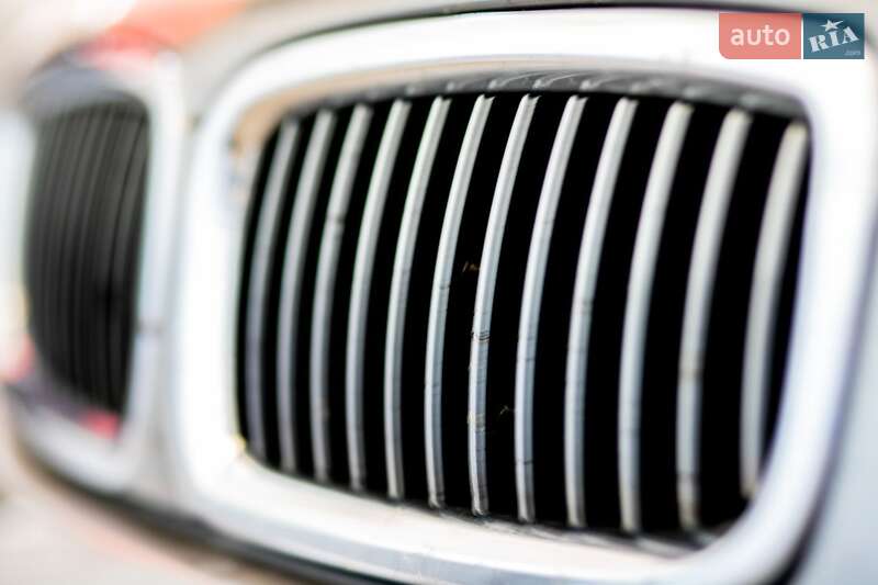 Седан BMW 7 Series 2003 в Новомосковську