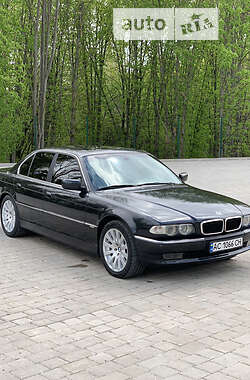 Седан BMW 7 Series 2000 в 