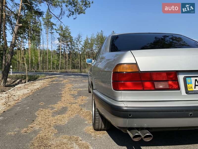 Седан BMW 7 Series 1993 в Киеве