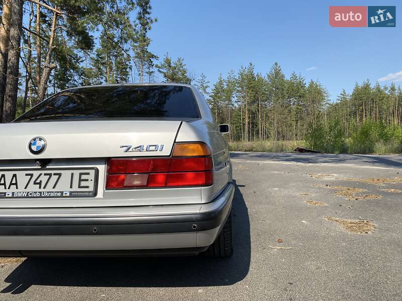 Седан BMW 7 Series 1993 в Киеве