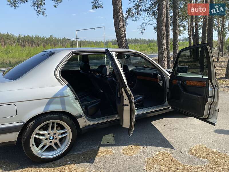 Седан BMW 7 Series 1993 в Киеве