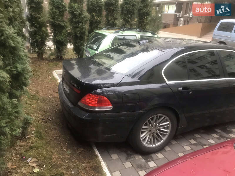 Седан BMW 7 Series 2004 в Чуднове