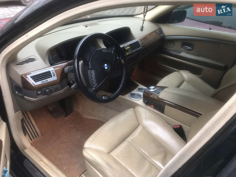 Седан BMW 7 Series 2004 в Чуднове