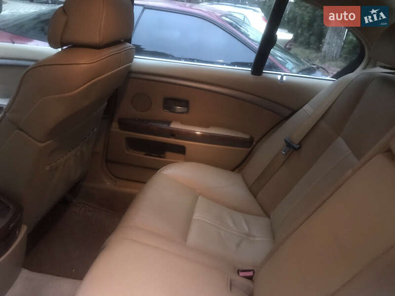Седан BMW 7 Series 2004 в Чуднове