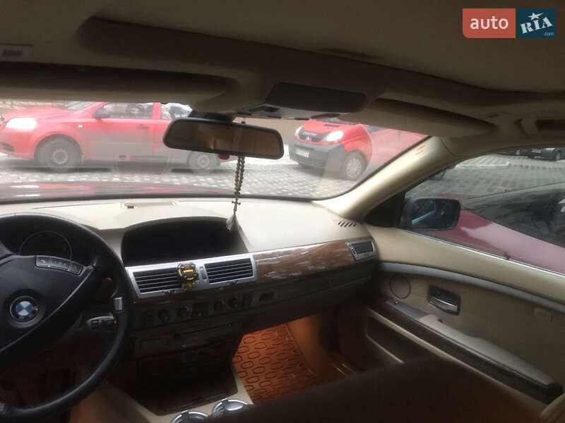 Седан BMW 7 Series 2004 в Чуднове