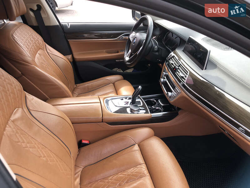 Седан BMW 7 Series 2015 в Рівному