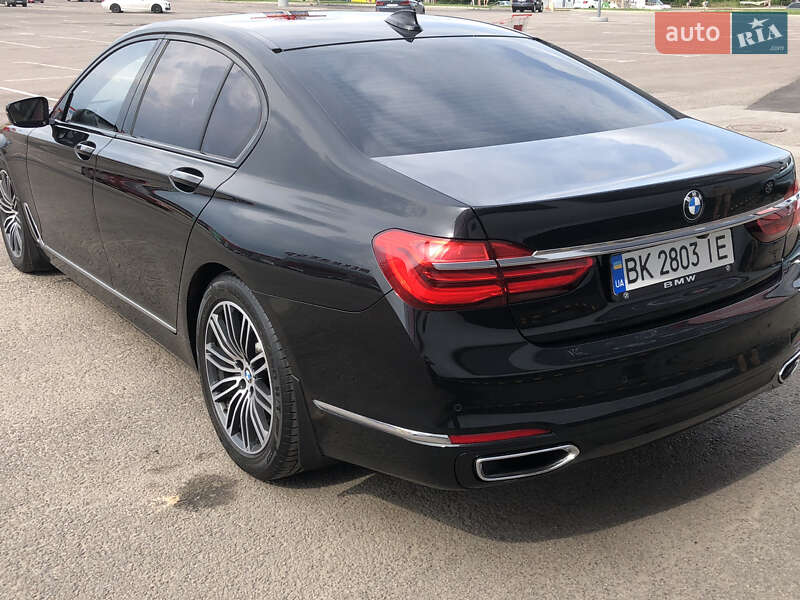 Седан BMW 7 Series 2015 в Рівному