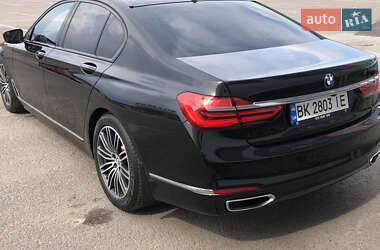 Седан BMW 7 Series 2015 в Ровно