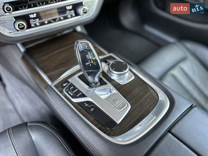 Седан BMW 7 Series 2018 в Львове