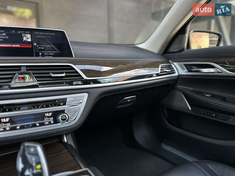 Седан BMW 7 Series 2018 в Львове