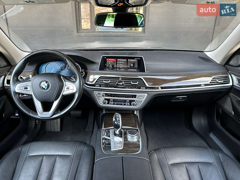 Седан BMW 7 Series 2018 в Львове