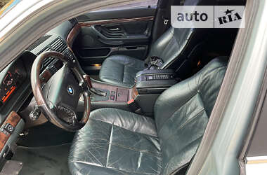 Седан BMW 7 Series 2001 в 