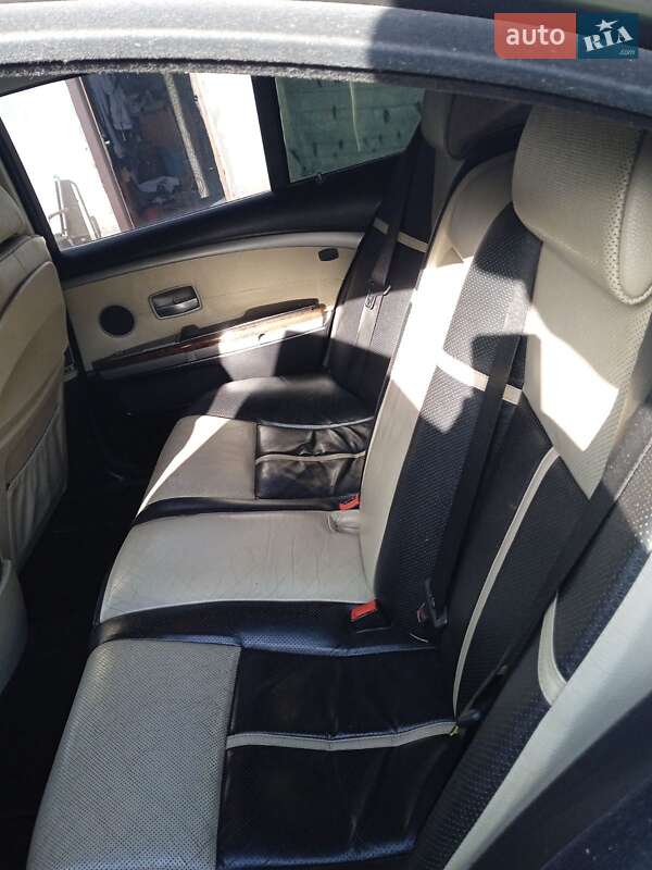 Седан BMW 7 Series 2002 в Львові