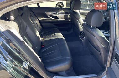 Седан BMW 7 Series 2018 в 