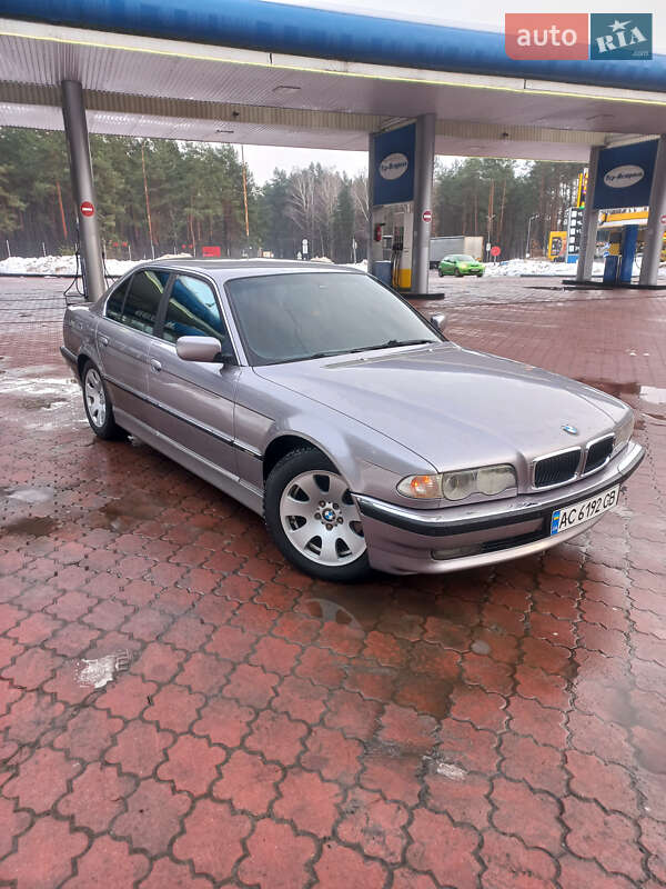 Седан BMW 7 Series 2000 в Маневичах