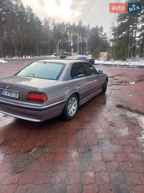 Седан BMW 7 Series 2000 в Маневичах
