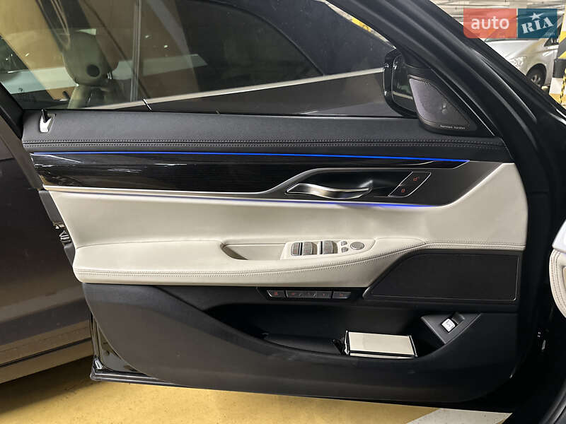 Седан BMW 7 Series 2015 в Ужгороде